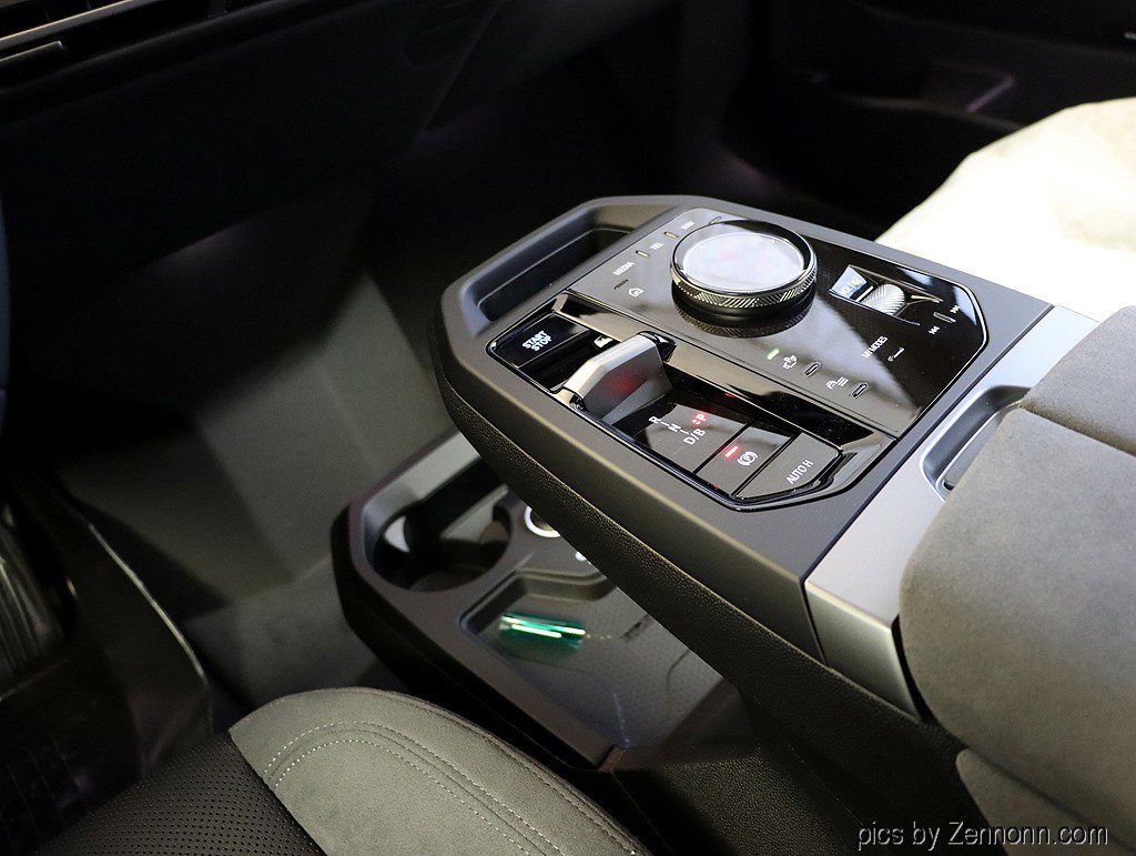 Used 2026 BMW iX xDrive45 w/ M Sport Package image 24