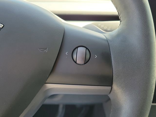 Used 2023 Tesla Model Y Performance AWD/4WD image 18