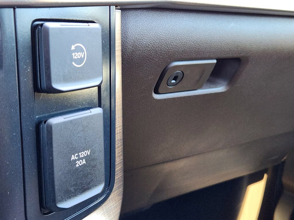 Used 2025 Ford F150 King Ranch w/ FX4 Off-Road Package AWD/4WD image 32