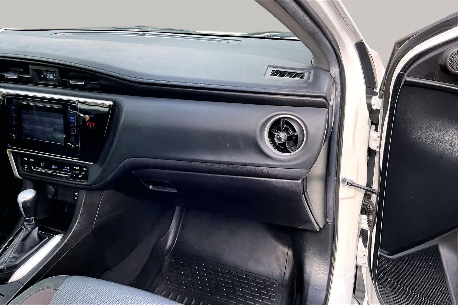 Used 2019 Toyota Corolla LE FWD image 19