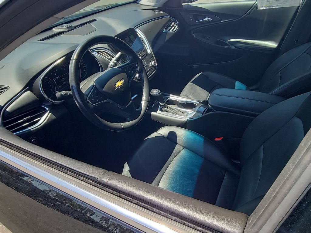 Used 2018 Chevrolet Malibu LT w/ Leather Package FWD image 10