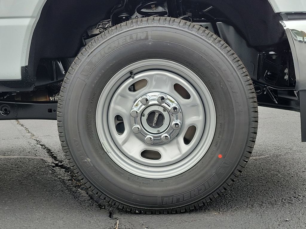 New 2026 Ford F250 XL w/ FX4 Off-Road Package AWD/4WD image 8