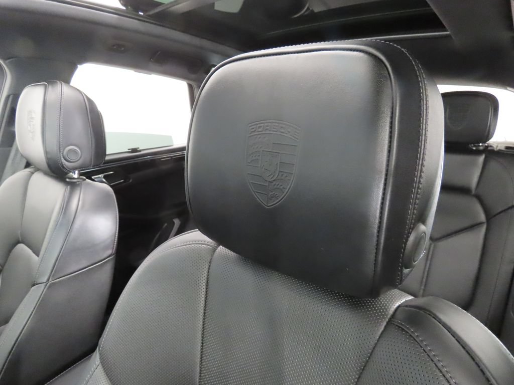 Certified 2026 Porsche Macan AWD/4WD image 40