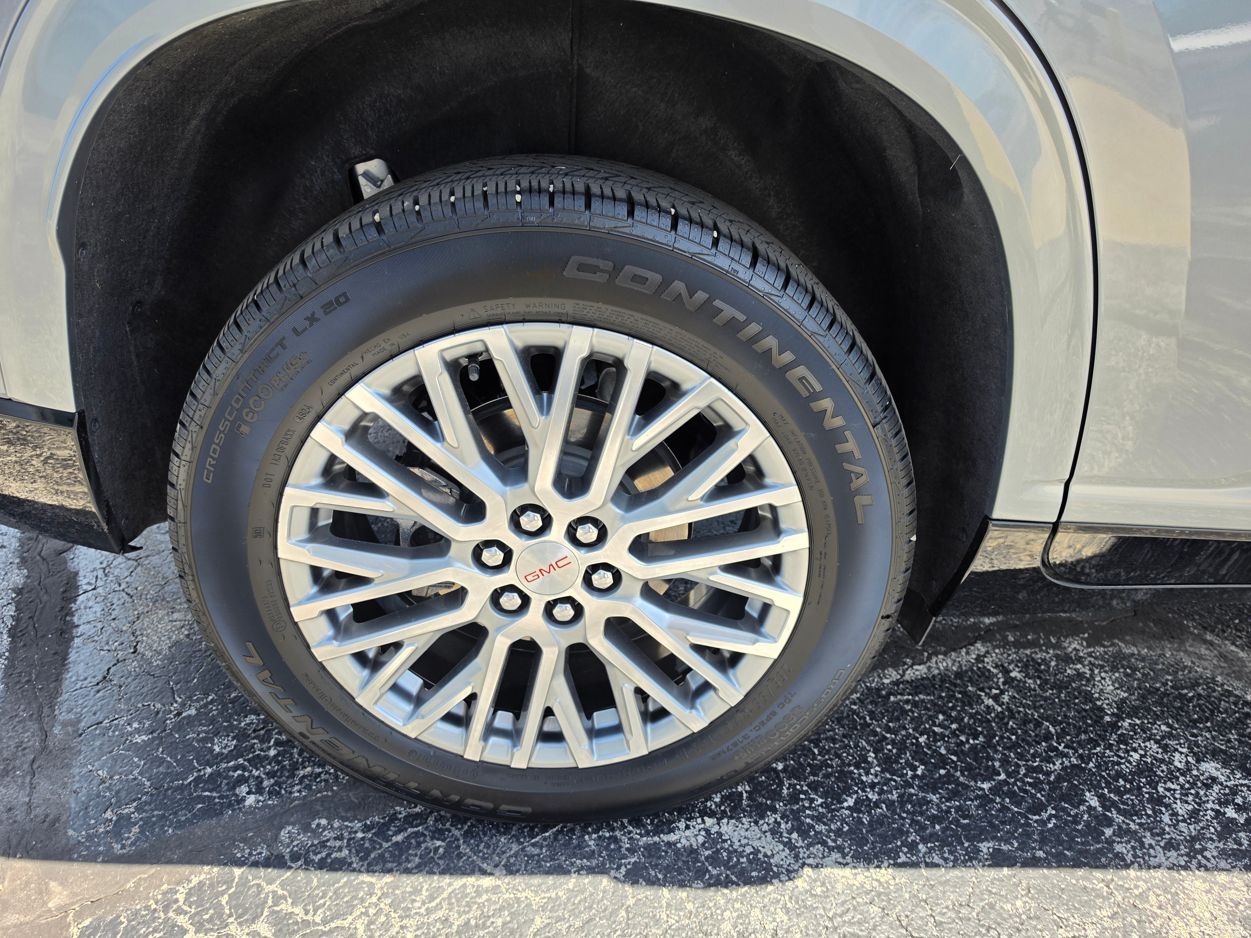 Used 2025 GMC Acadia Denali FWD image 14