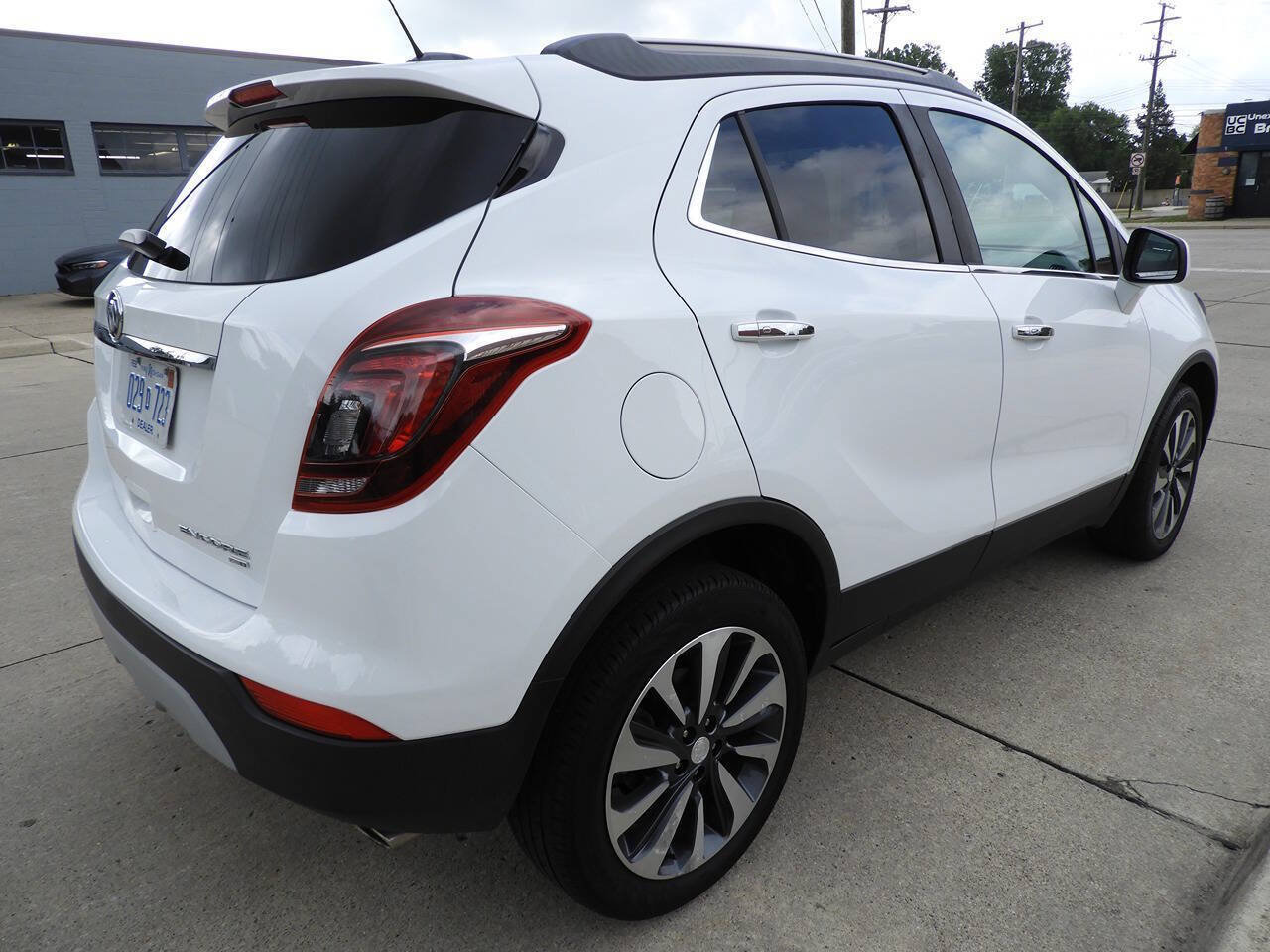 Used 2021 Buick Encore Preferred AWD/4WD image 9