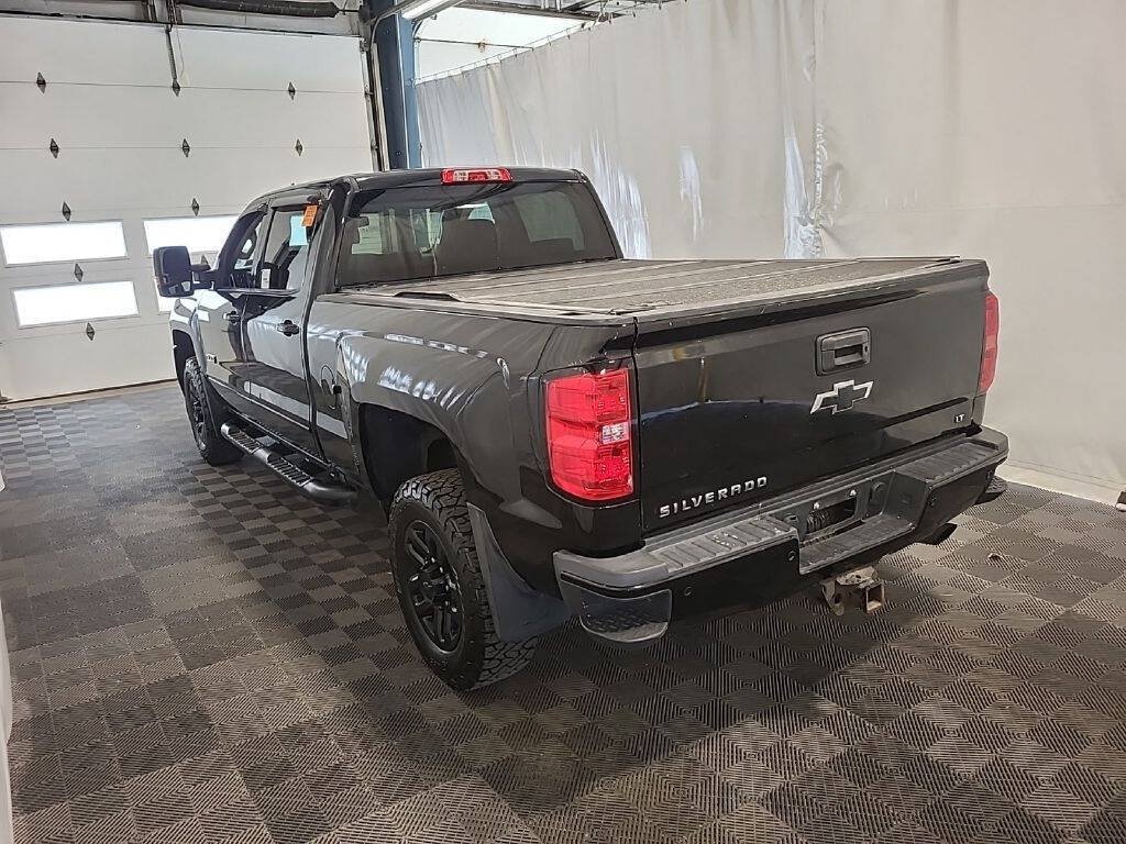 Used 2019 Chevrolet Silverado 2500 LT w/ Midnight Edition AWD/4WD image 2