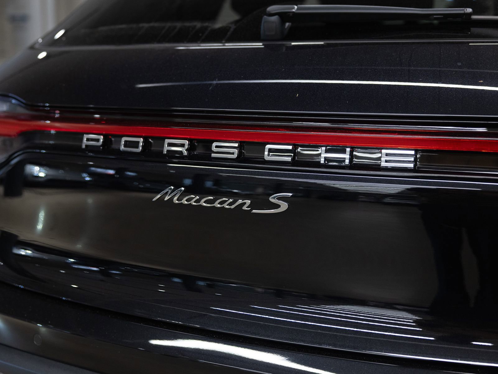 Certified 2025 Porsche Macan S image 19