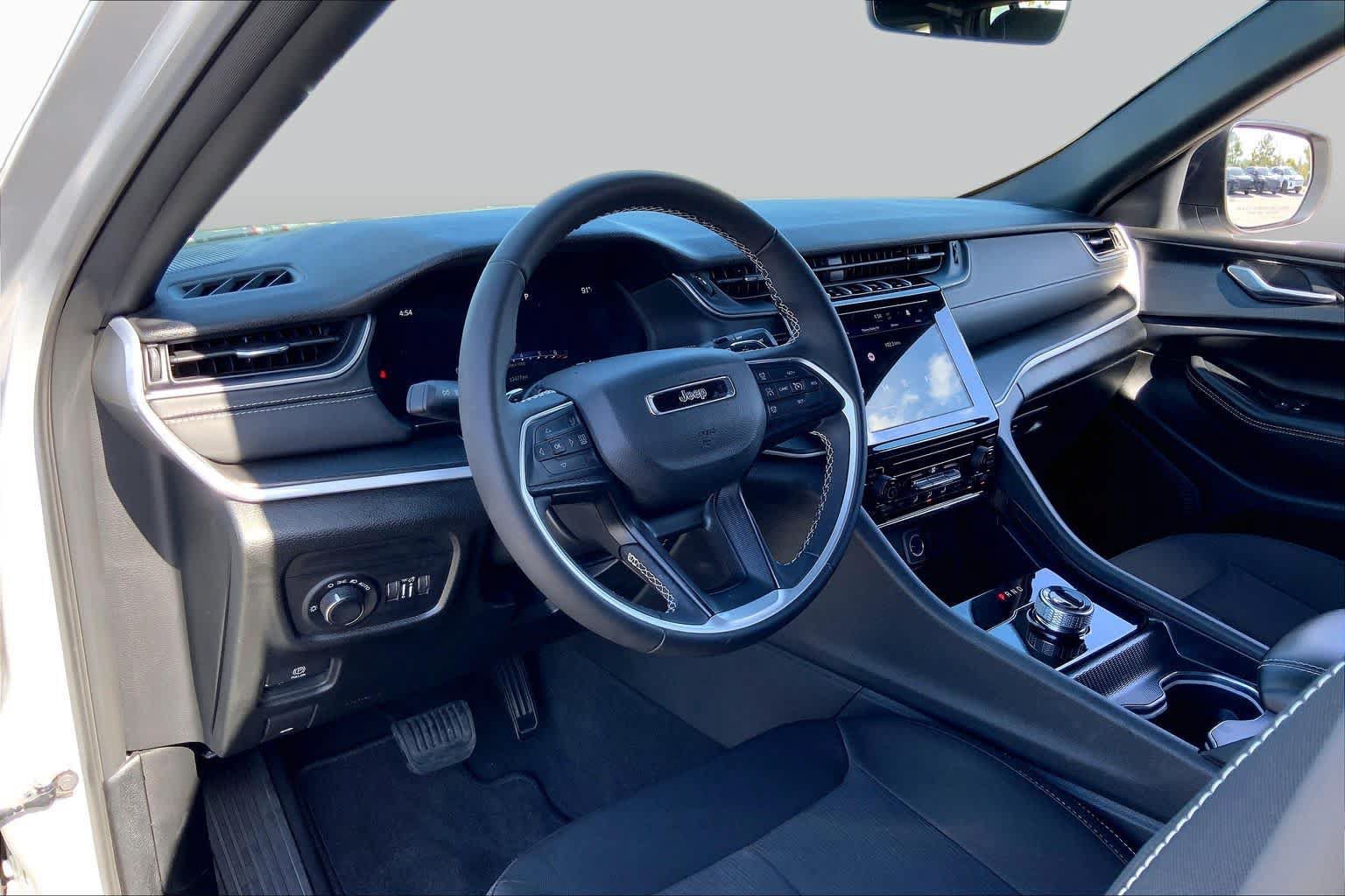 Used 2025 Jeep Grand Cherokee Laredo w/ MOPAR Finishing Package RWD image 17