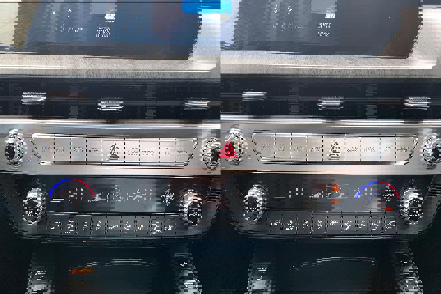 Used 2024 Kia Telluride EX w/ EX Captain's Chair Package image 35