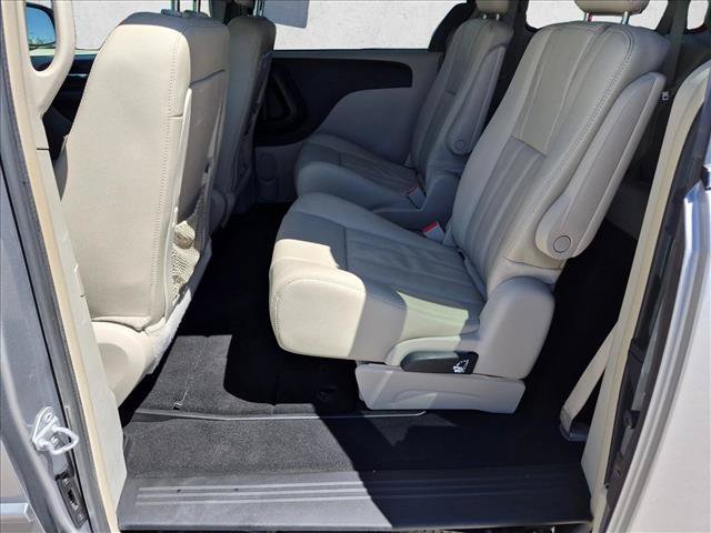 Used 2015 Chrysler Town & Country LX FWD image 18