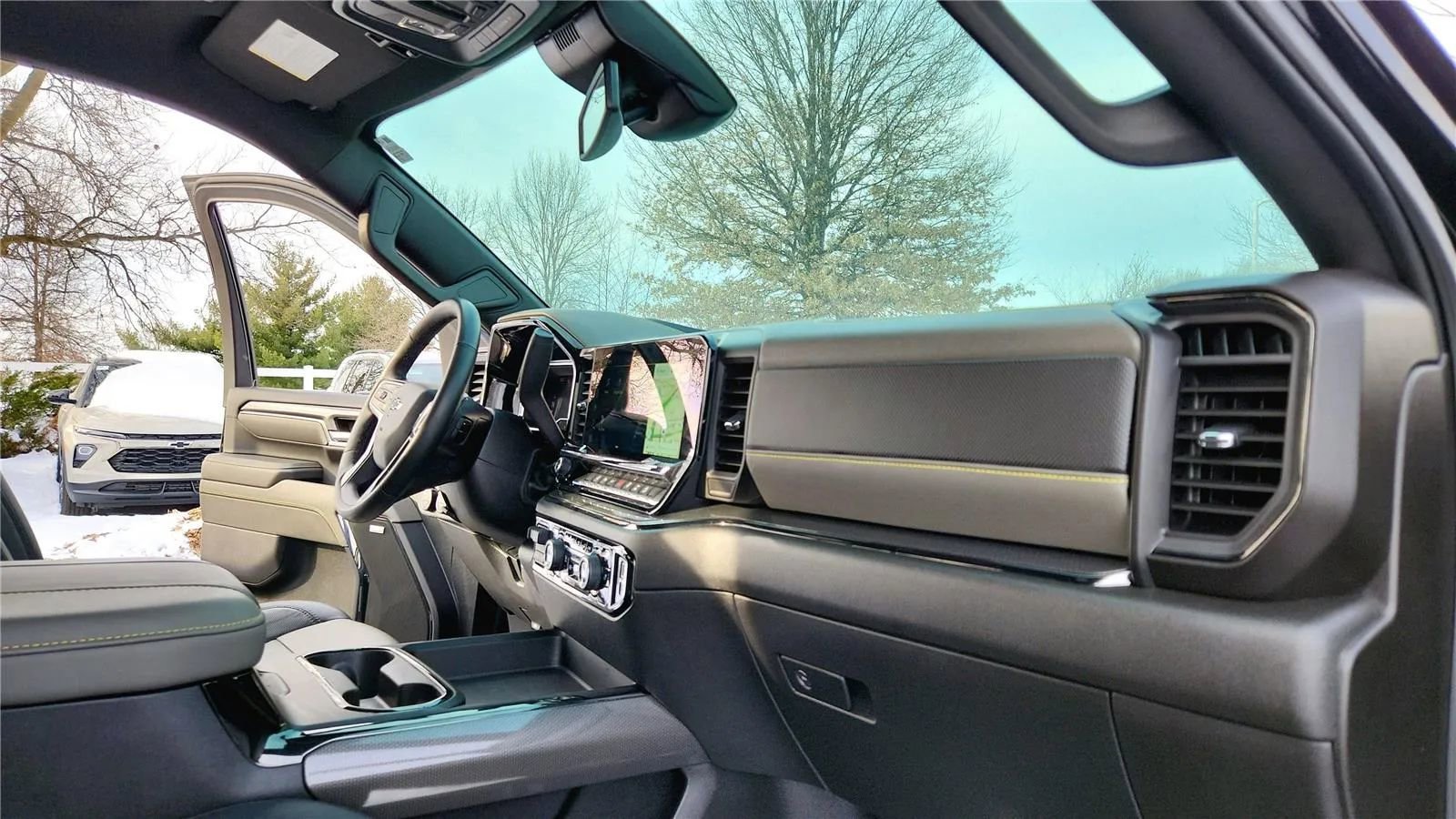 Used 2024 Chevrolet Silverado 2500 ZR2 image 9