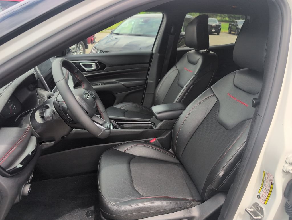 Used 2025 Jeep Compass Trailhawk AWD/4WD image 10