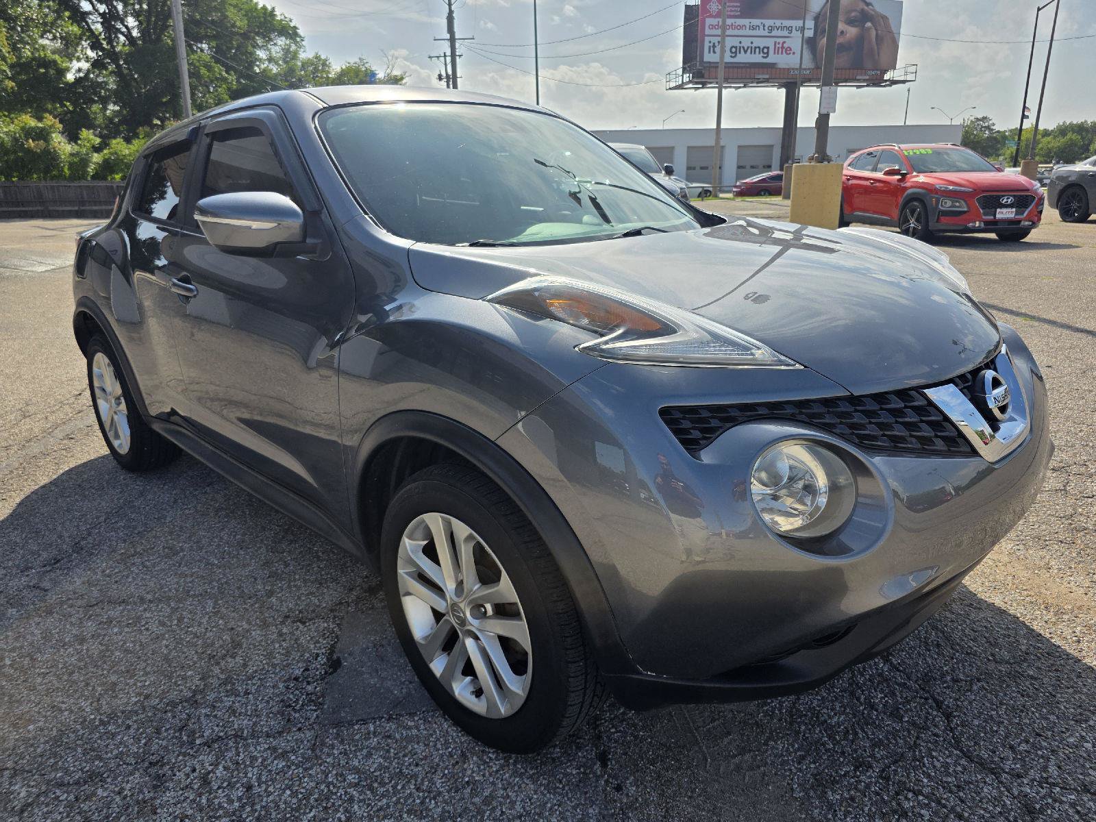 Used 2017 Nissan Juke S FWD image 3