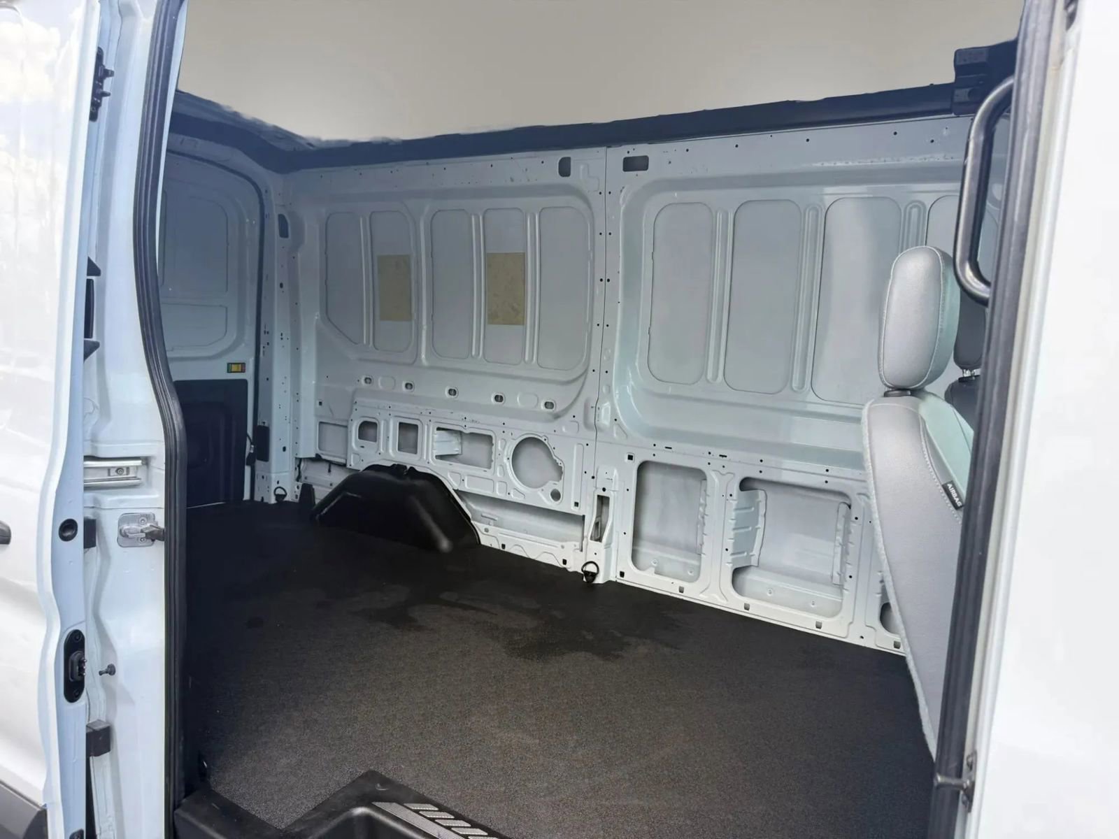 Used 2018 Ford Transit 250 148 Medium Roof RWD image 30