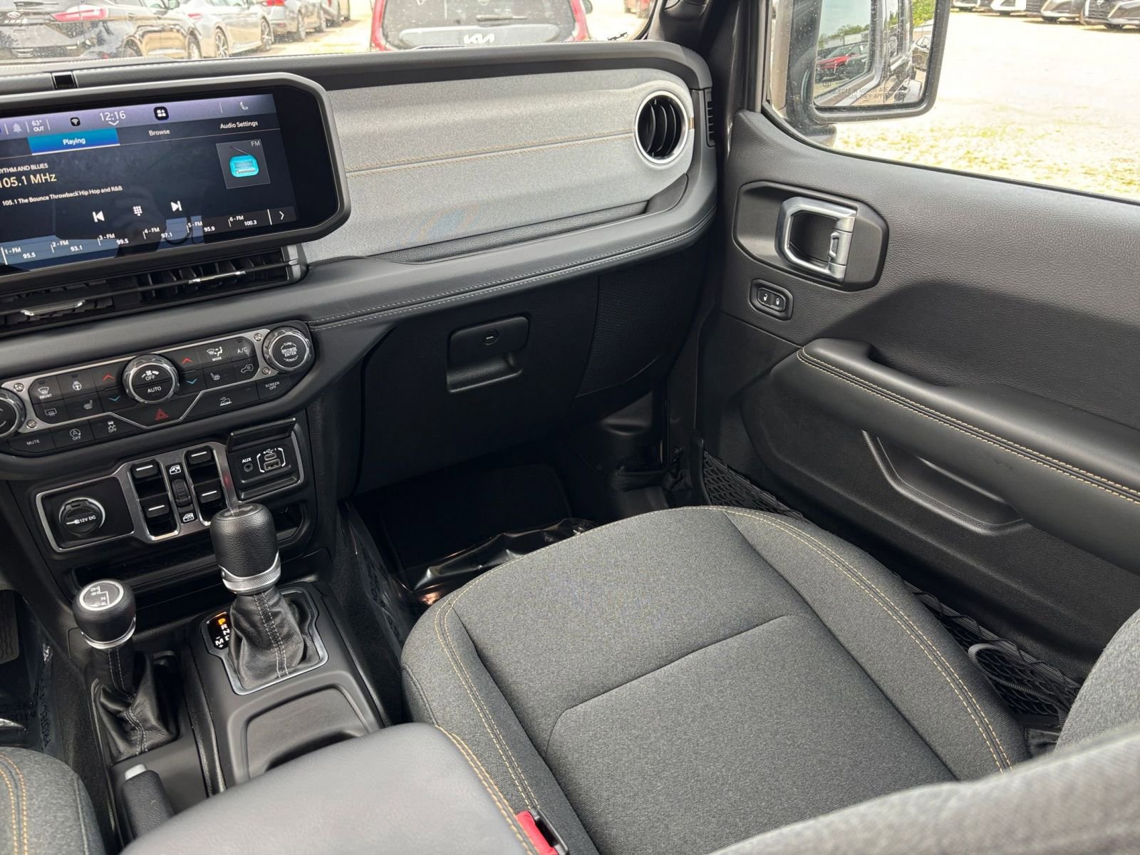 Used 2025 Jeep Wrangler Unlimited Sahara AWD/4WD image 37