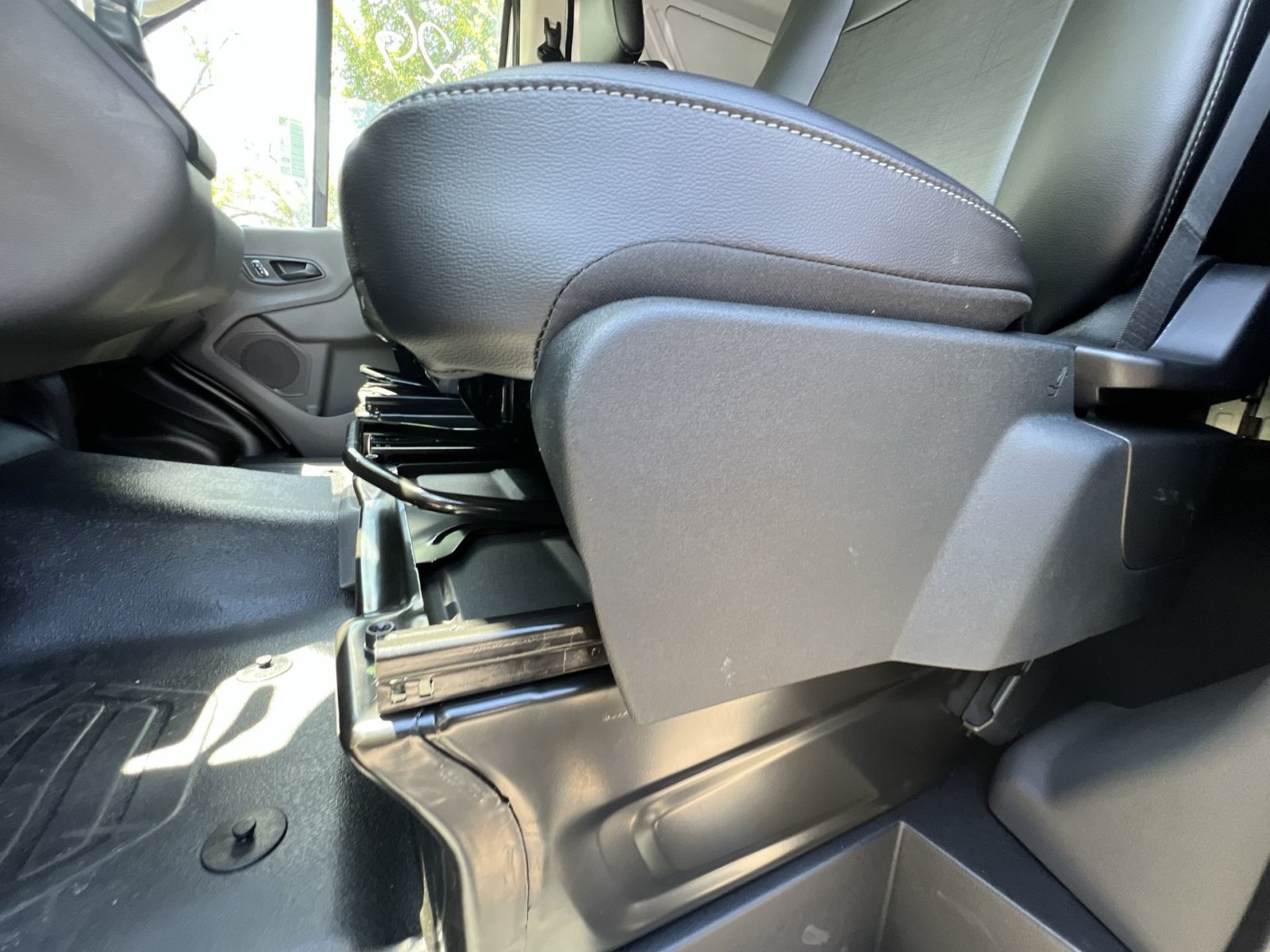 New 2026 Ford Transit 250 148 Medium Roof w/ Load Area Protection Package RWD image 22