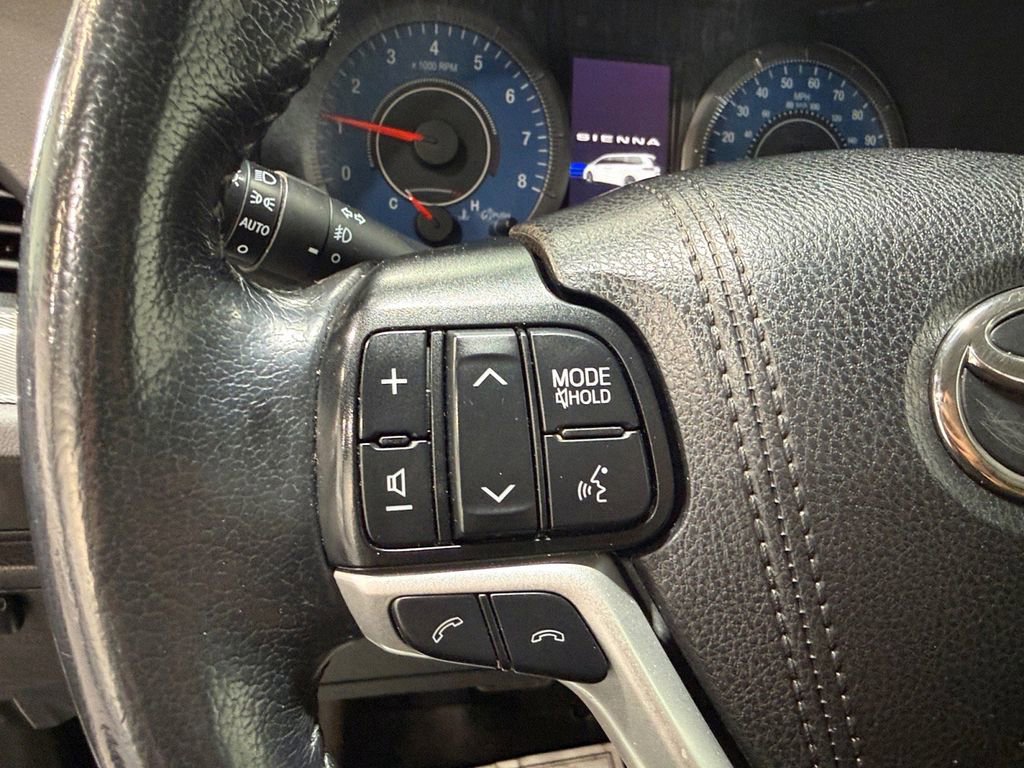 Used 2019 Toyota Sienna SE AWD/4WD image 27