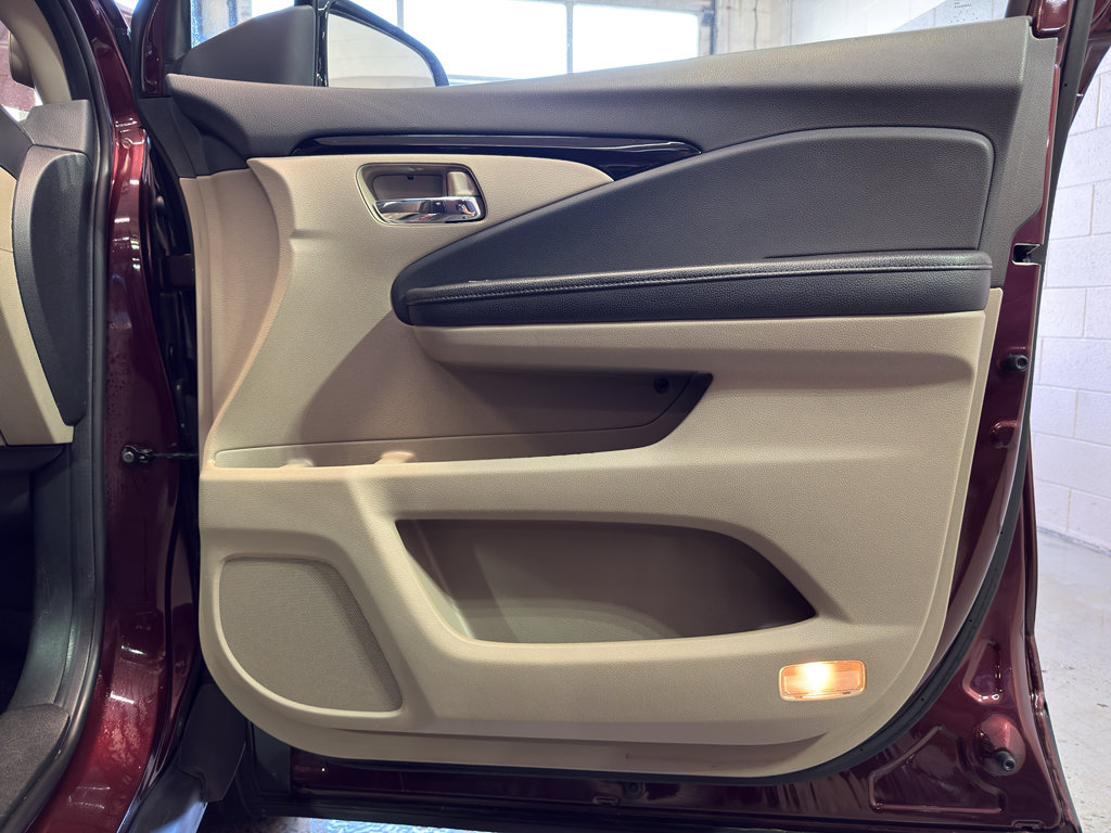 Used 2016 Honda Pilot Touring image 21