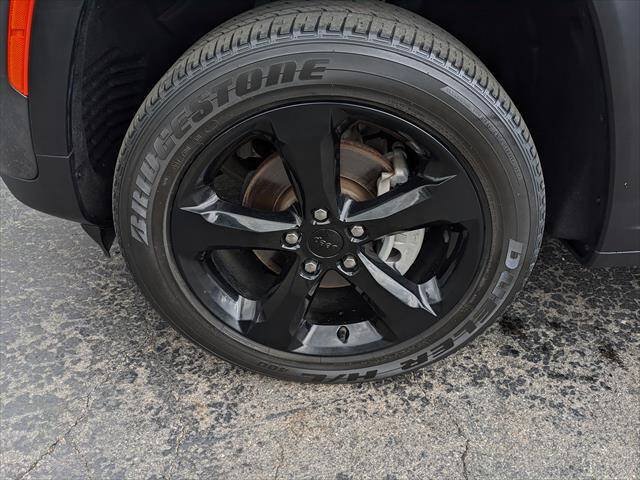 Used 2023 Jeep Grand Cherokee Altitude AWD/4WD image 8