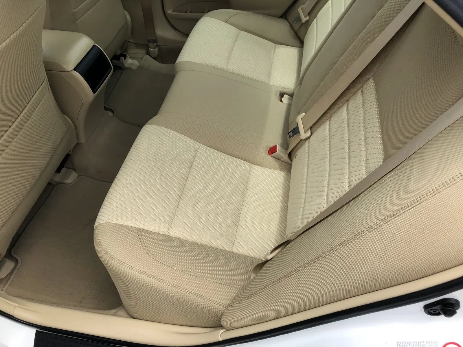 Used 2016 Toyota Camry LE FWD image 31
