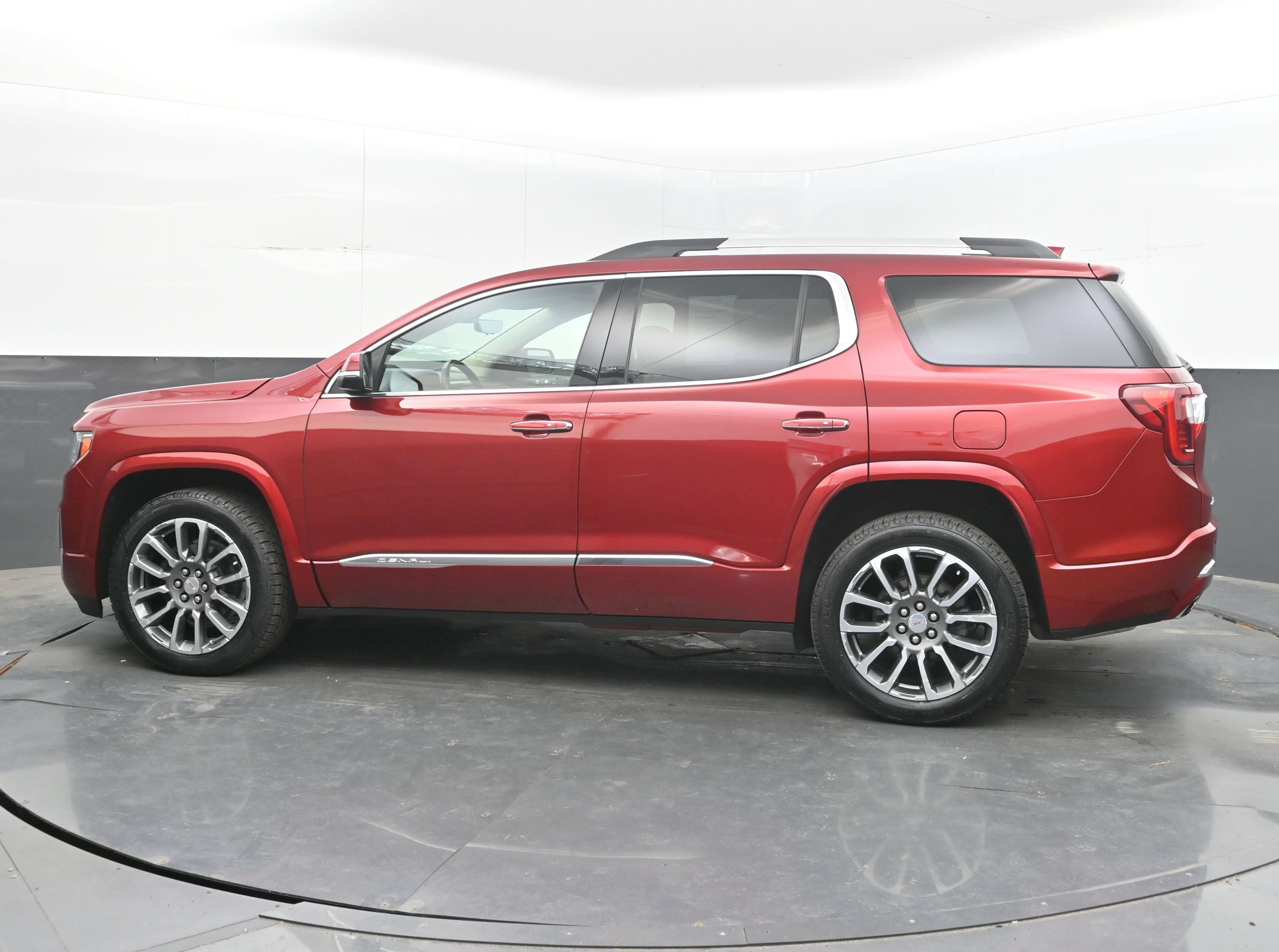 Used 2022 GMC Acadia Denali w/ Denali Ultimate Package AWD/4WD image 5