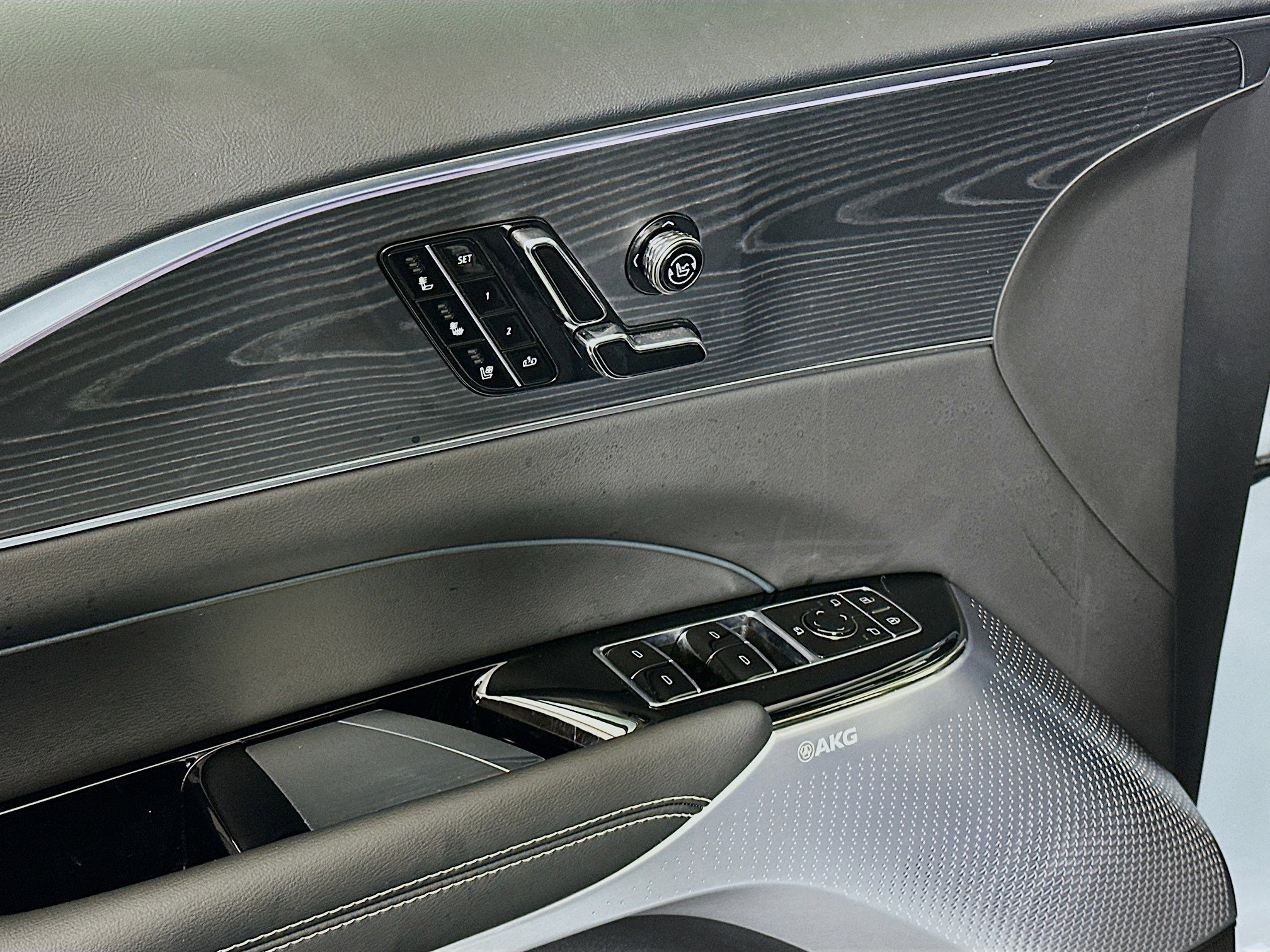 Used 2025 Cadillac Lyriq Sport image 15