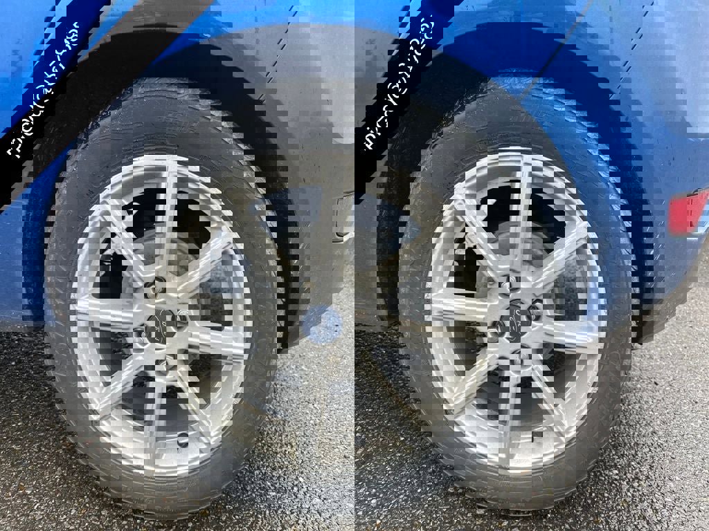 Used 2018 Ford Fiesta SE w/ Equipment Group 201A image 3