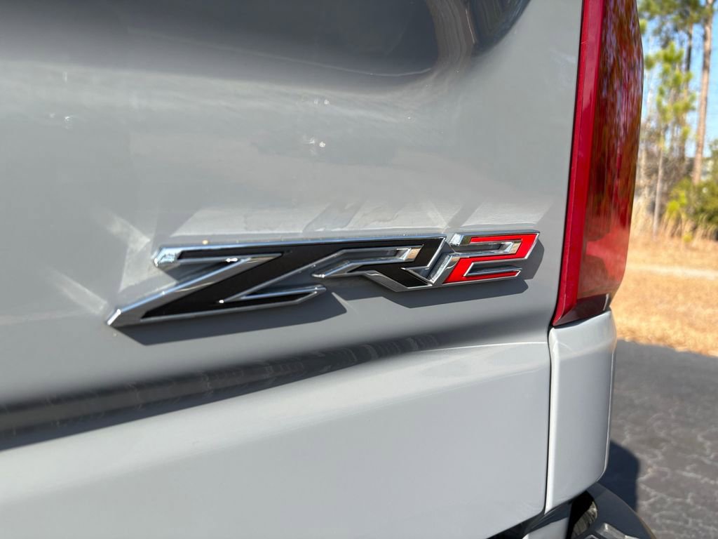 Used 2025 Chevrolet Silverado 1500 ZR2 w/ Technology Package image 11