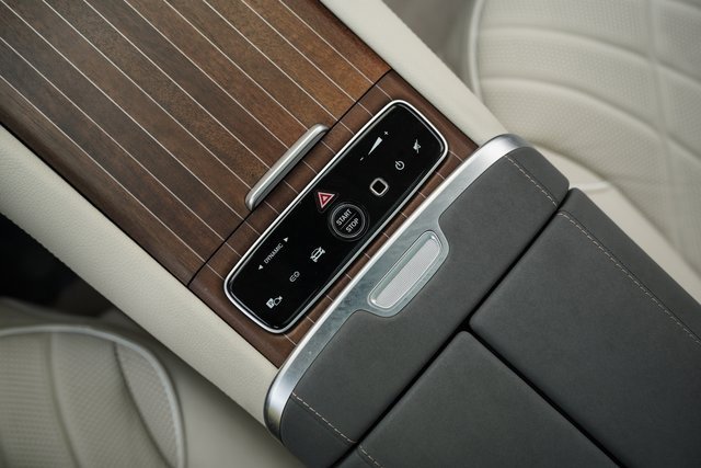 Used 2022 Mercedes-Benz EQS 580 4MATIC Sedan image 32