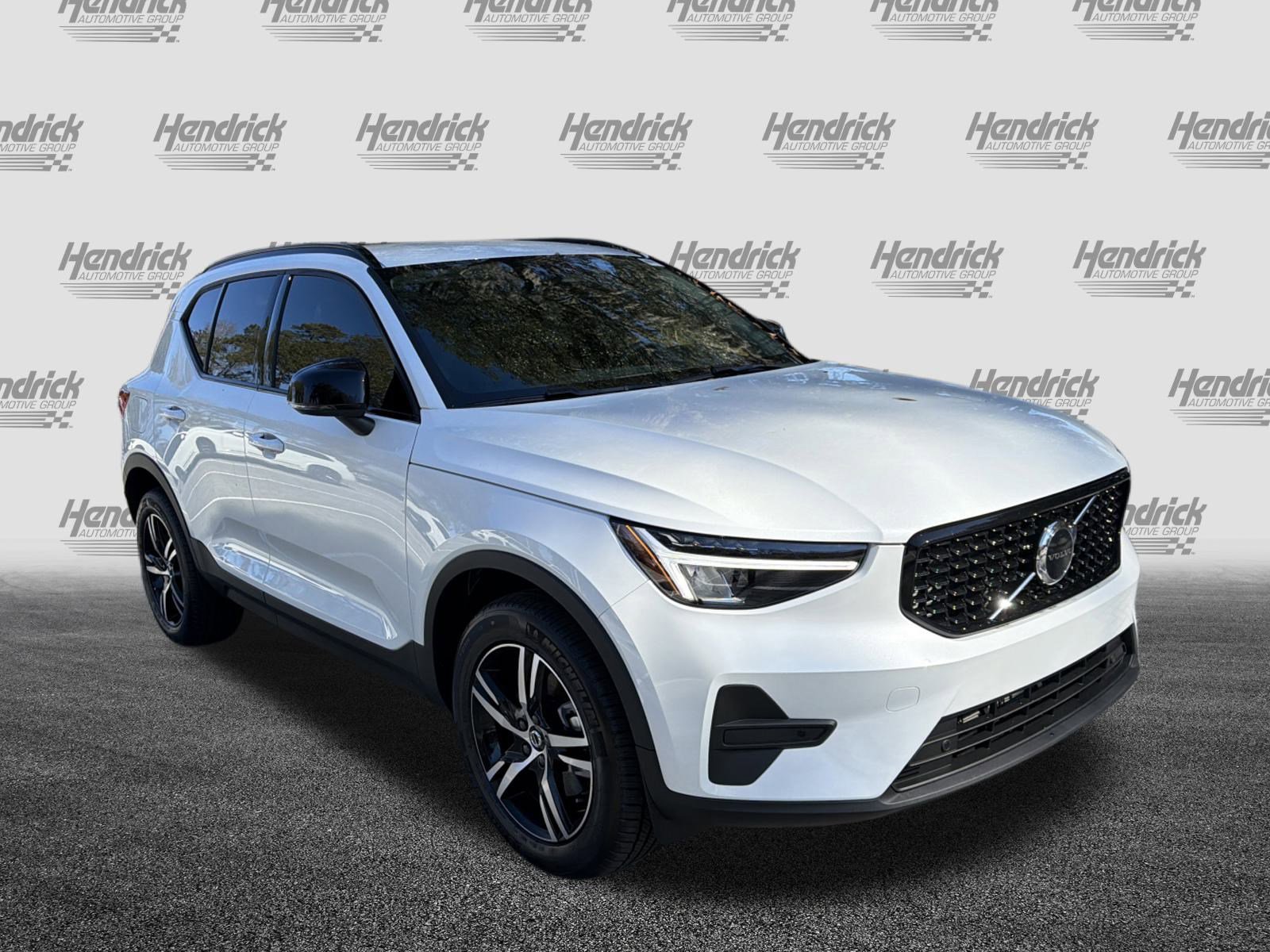 New 2026 Volvo XC40 B4 Core image 2