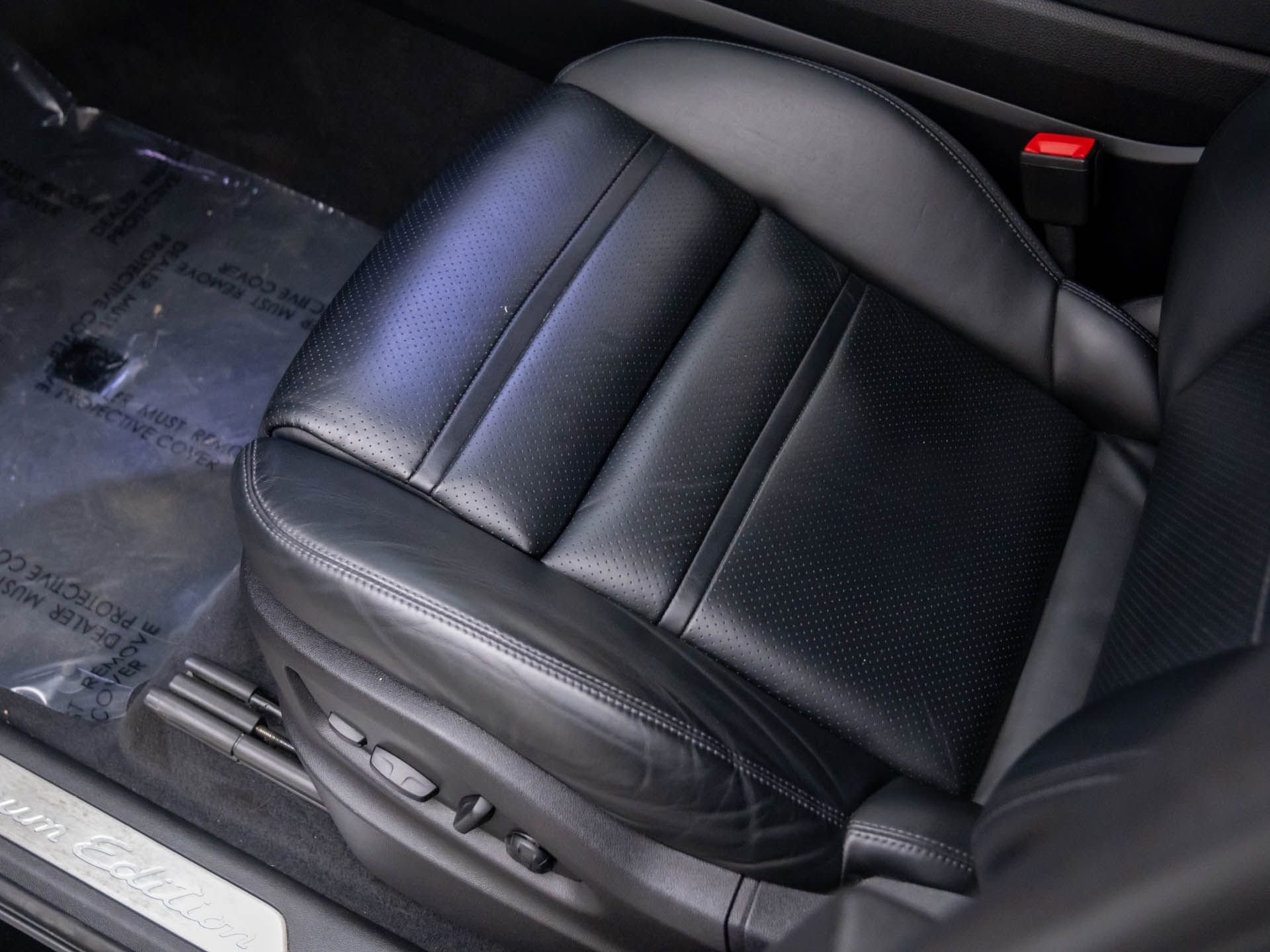 Certified 2023 Porsche Cayenne Platinum Edition image 15