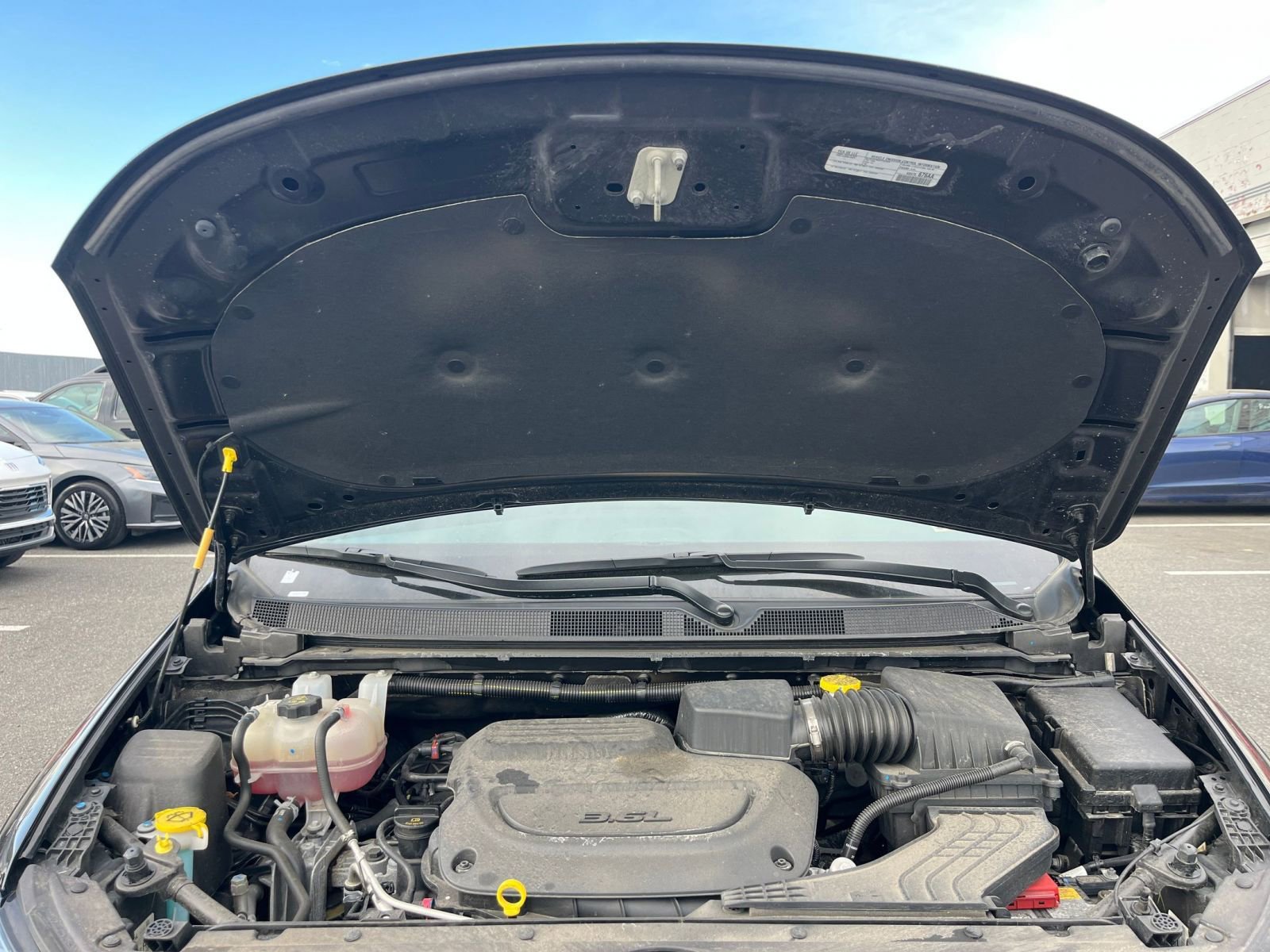 Used 2025 Chrysler Pacifica Select image 35