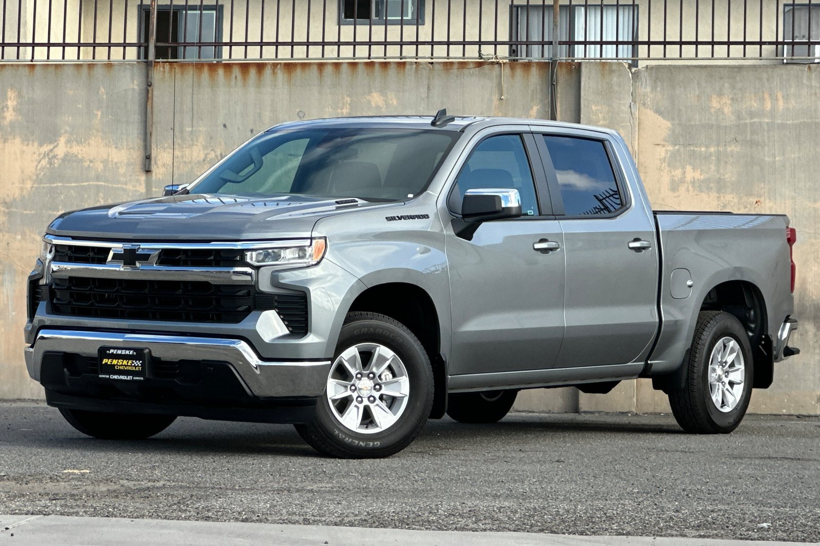 Used 2025 Chevrolet Silverado 1500 LT w/ LPO, Dark Essentials Package RWD image 8