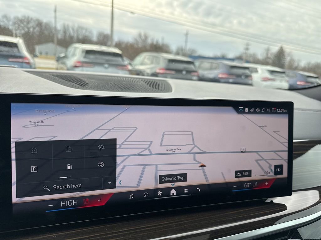 Used 2024 BMW X6 xDrive40i w/ Premium Package image 16