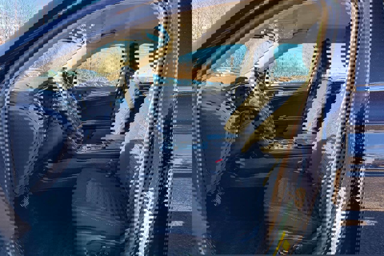 Used 2020 Ford Fusion SE image 16