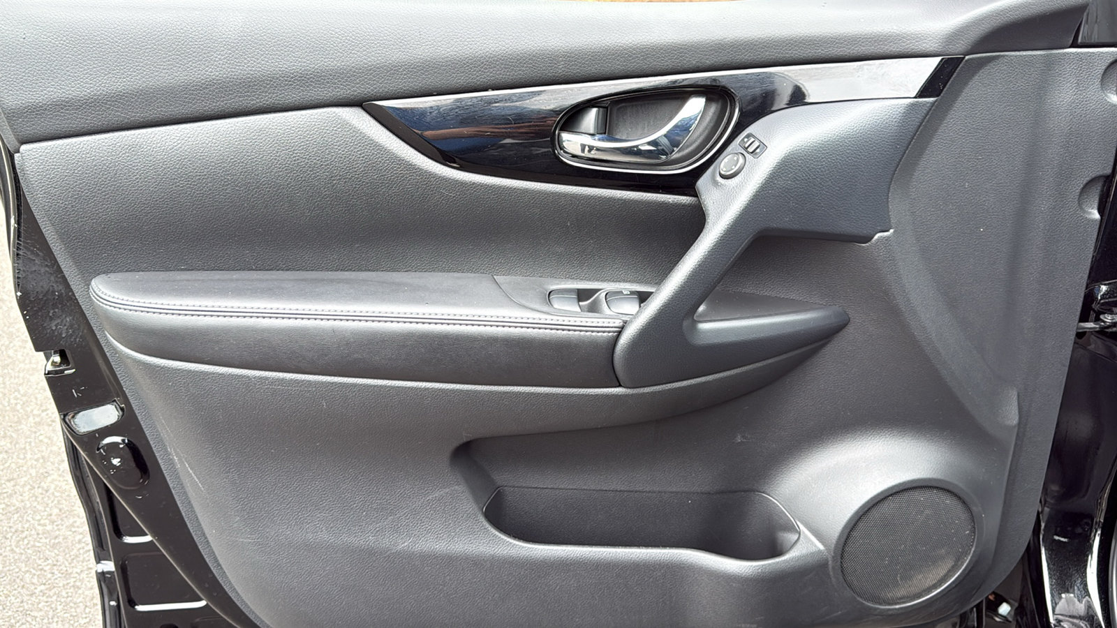 Certified 2021 Nissan Rogue Sport SV AWD/4WD image 6