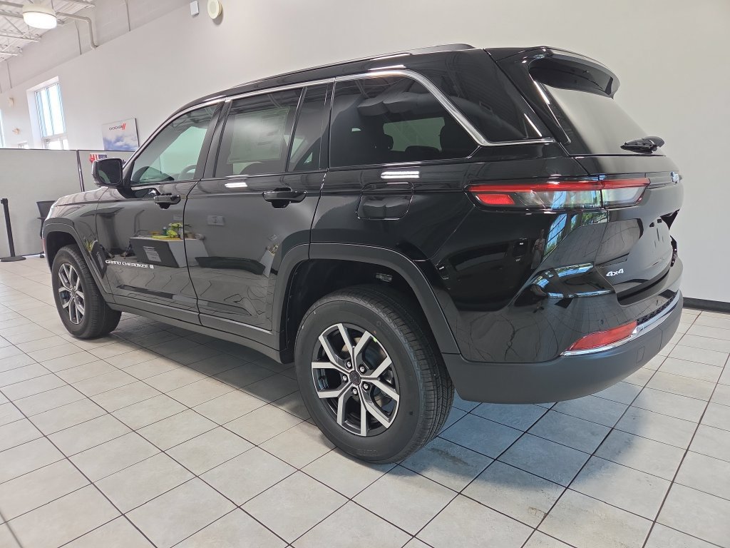 New 2027 Jeep Grand Cherokee Laredo X AWD/4WD image 5