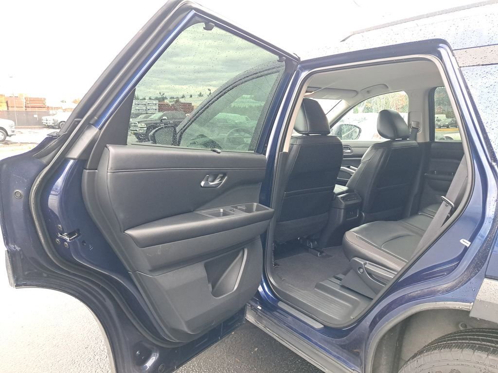 Used 2023 Nissan Pathfinder SL image 13