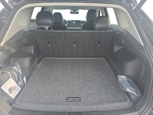 Used 2025 Volkswagen Tiguan SE image 25