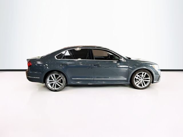 Used 2017 Volkswagen Passat 1.8T R-Line w/ R-Line Lighting Package FWD image 5