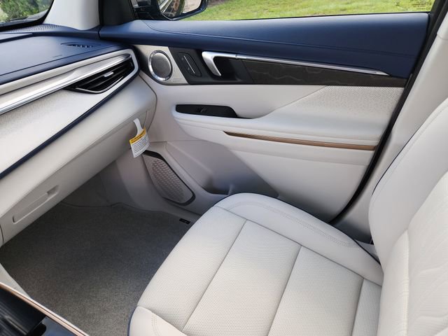 New 2026 Buick Enclave Avenir w/ Super Cruise Package FWD image 16