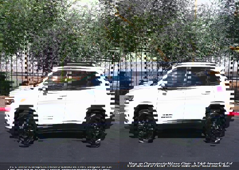 Used 2019 Jeep Cherokee Latitude Plus image 8