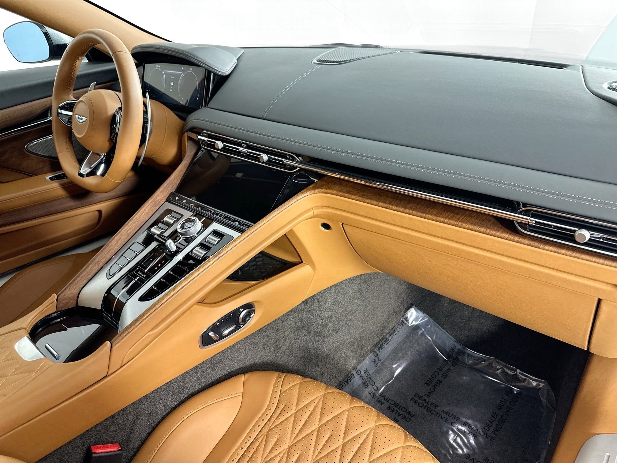 Used 2024 Aston Martin DB12 Coupe image 30