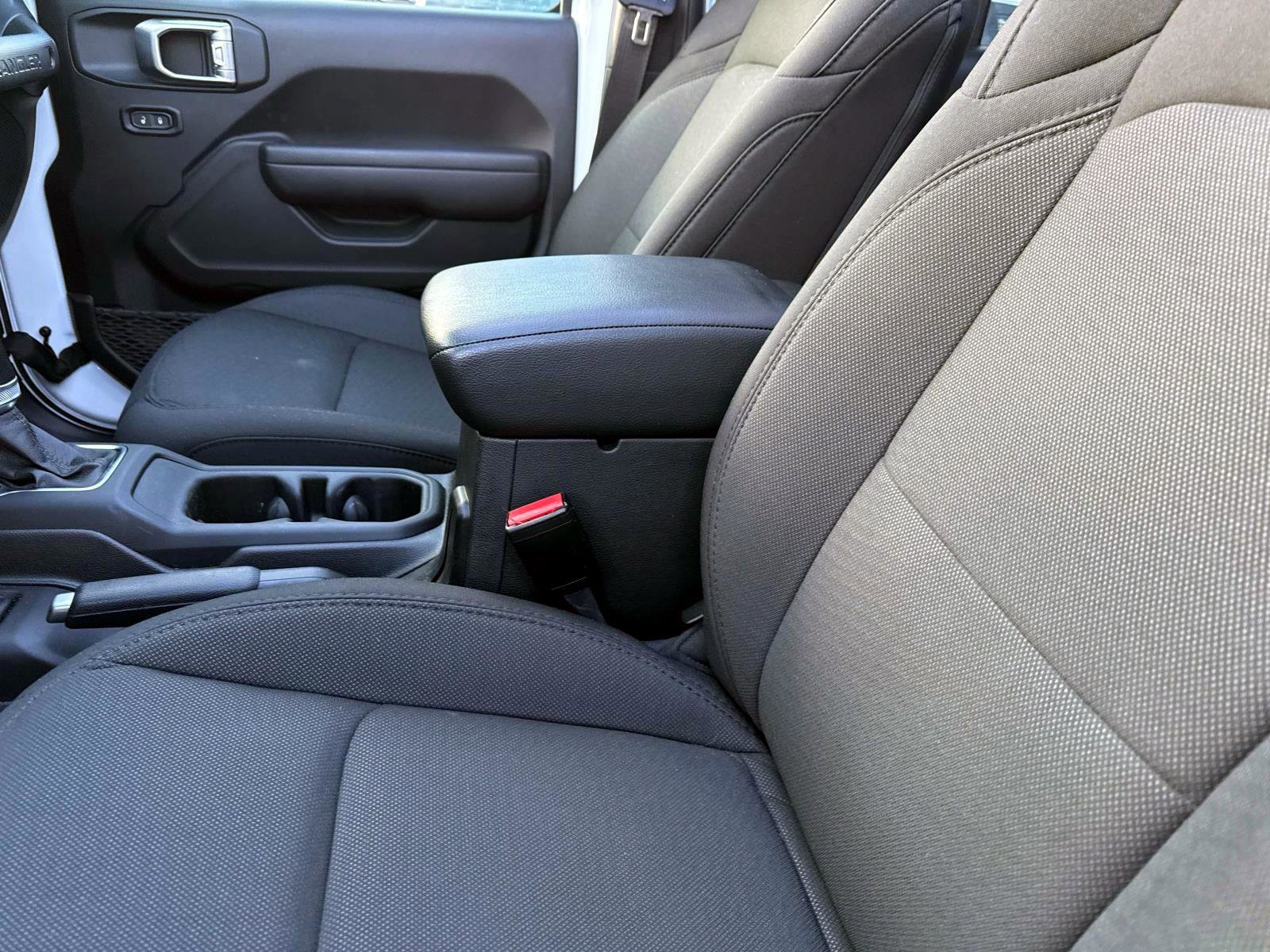 Used 2023 Jeep Wrangler Unlimited w/ Sun & Screen Package image 11