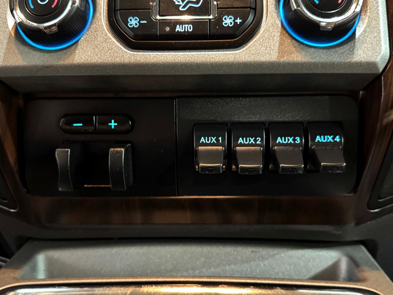 Used 2014 Ford F250 Lariat w/ Lariat Ultimate Package image 28