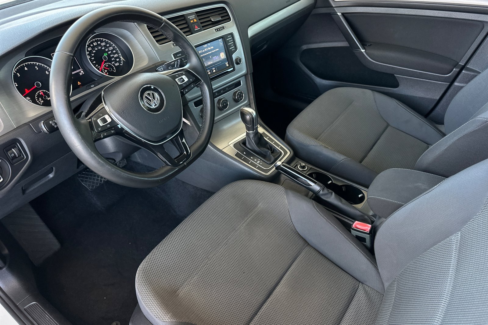 Used 2017 Volkswagen Golf S FWD image 9