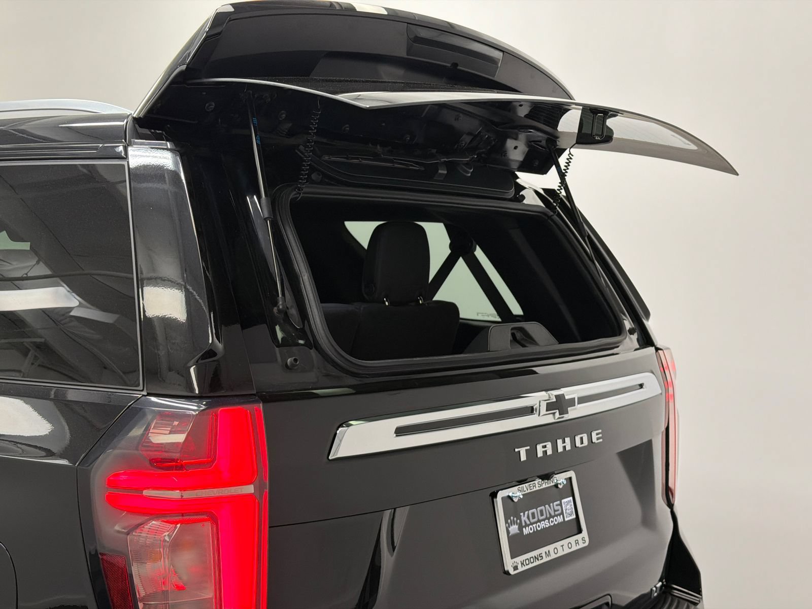 Used 2024 Chevrolet Tahoe LT w/ Luxury Package AWD/4WD image 8