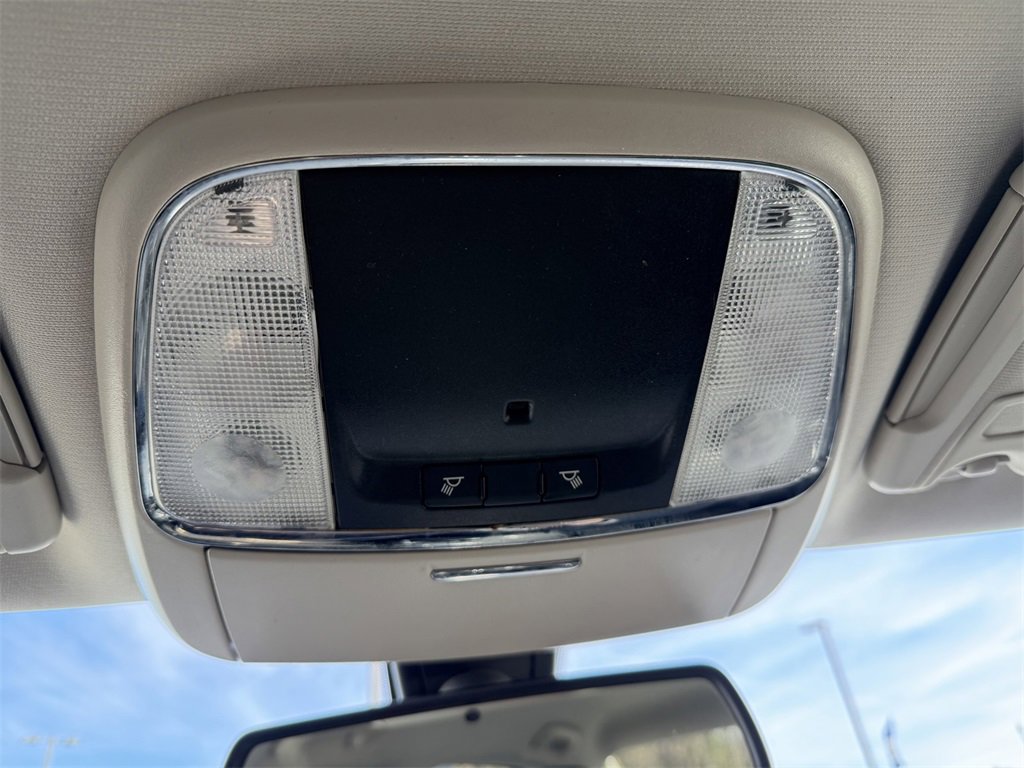 Used 2022 Chrysler 300 Touring w/ Sport Appearance Package image 33