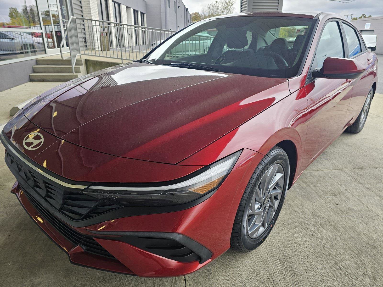 Used 2024 Hyundai Elantra SEL image 1