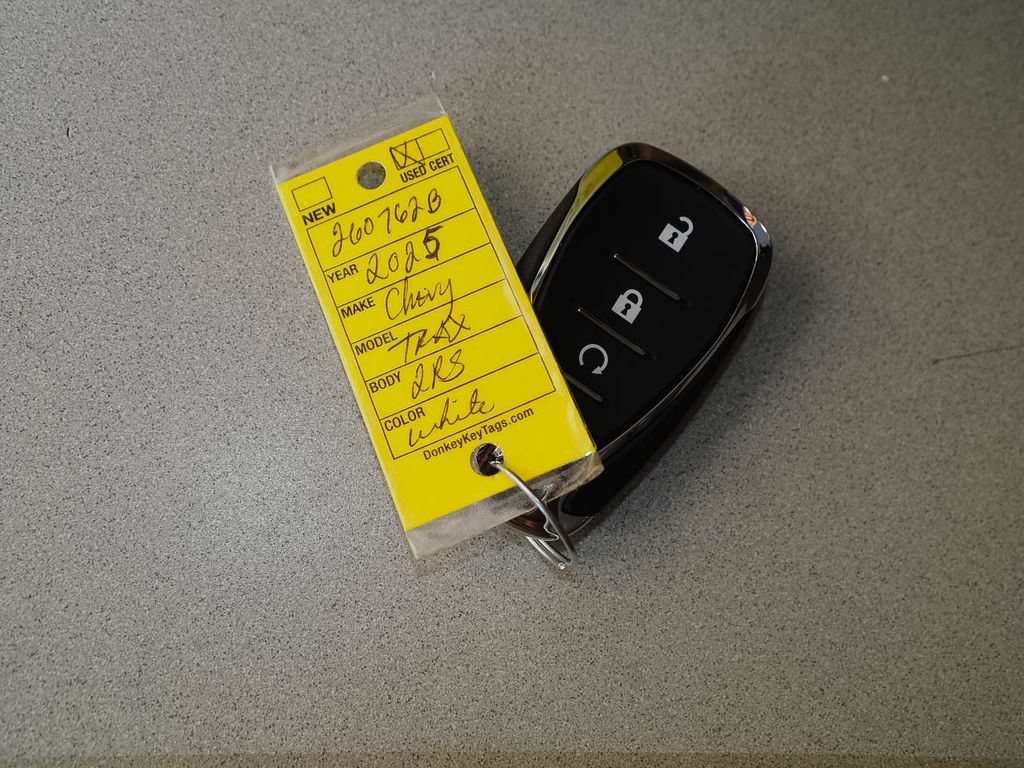 Used 2025 Chevrolet Trax RS w/ Sunroof Package FWD image 40